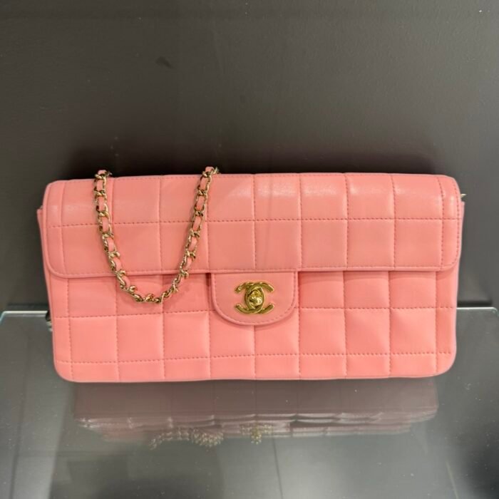Chanel Chocolate Bar rosa east west