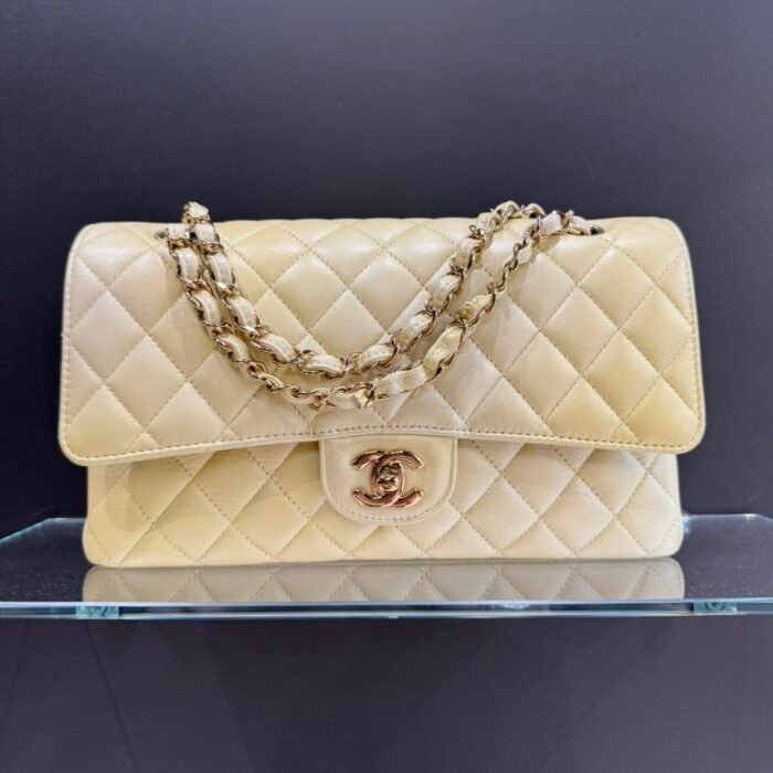Chanel Timeless media giallo perlato