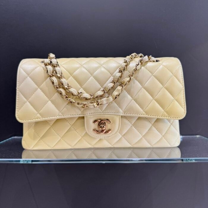 Chanel Timeless media giallo perlato